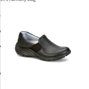 Slip Resistant Clogs